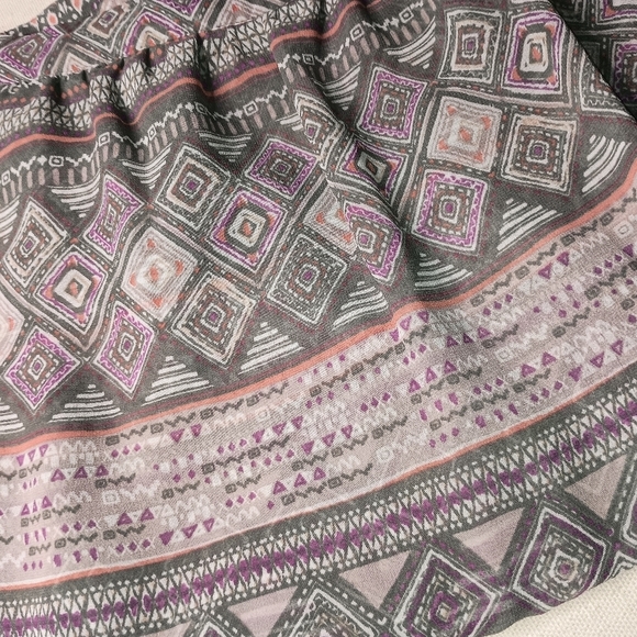 2/$30 Geometric Elegance flowy Patterned AMERICAN EAGLE midi skirt (#1,089) - Picture 5 of 8